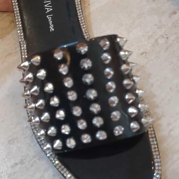Stunning Wild Diva Lounge Studded Rhinestone Slides - Picture 3 of 10